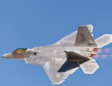 F-22 Raptor: Το «πιο φονικό πολεμικό αεροσκάφος στον πλανήτη» (βίντεο)